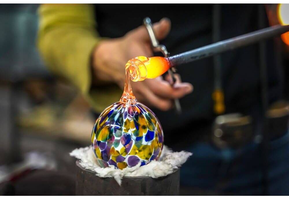 Modelarea sticlei prin termoformare: sfaturi pentru creații artistice impresionante