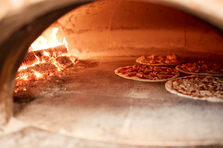 Cum se folosesc cuptoarele de pizza pentru grădină